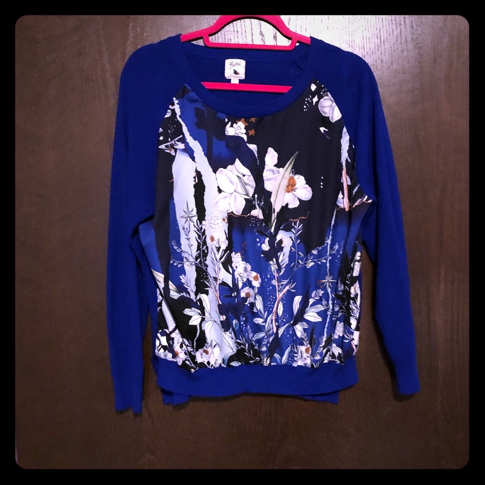 Blue long sleeve knit ware that will turn heads!!